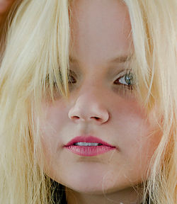 201312maj_VictoriaNärbildWEB800.jpg