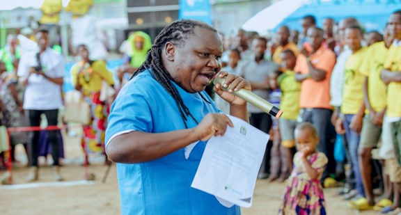 Mrisho Mpoto - poet, artist, and brand ambassador for Tanzania’s National Sanitation Campaign - engages the community during a ground activation event. (Credit: PCL, January 11, 2025)