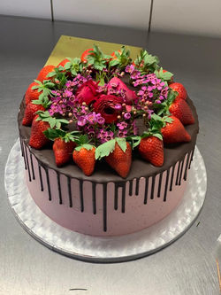 Flower & Strawberry Cake