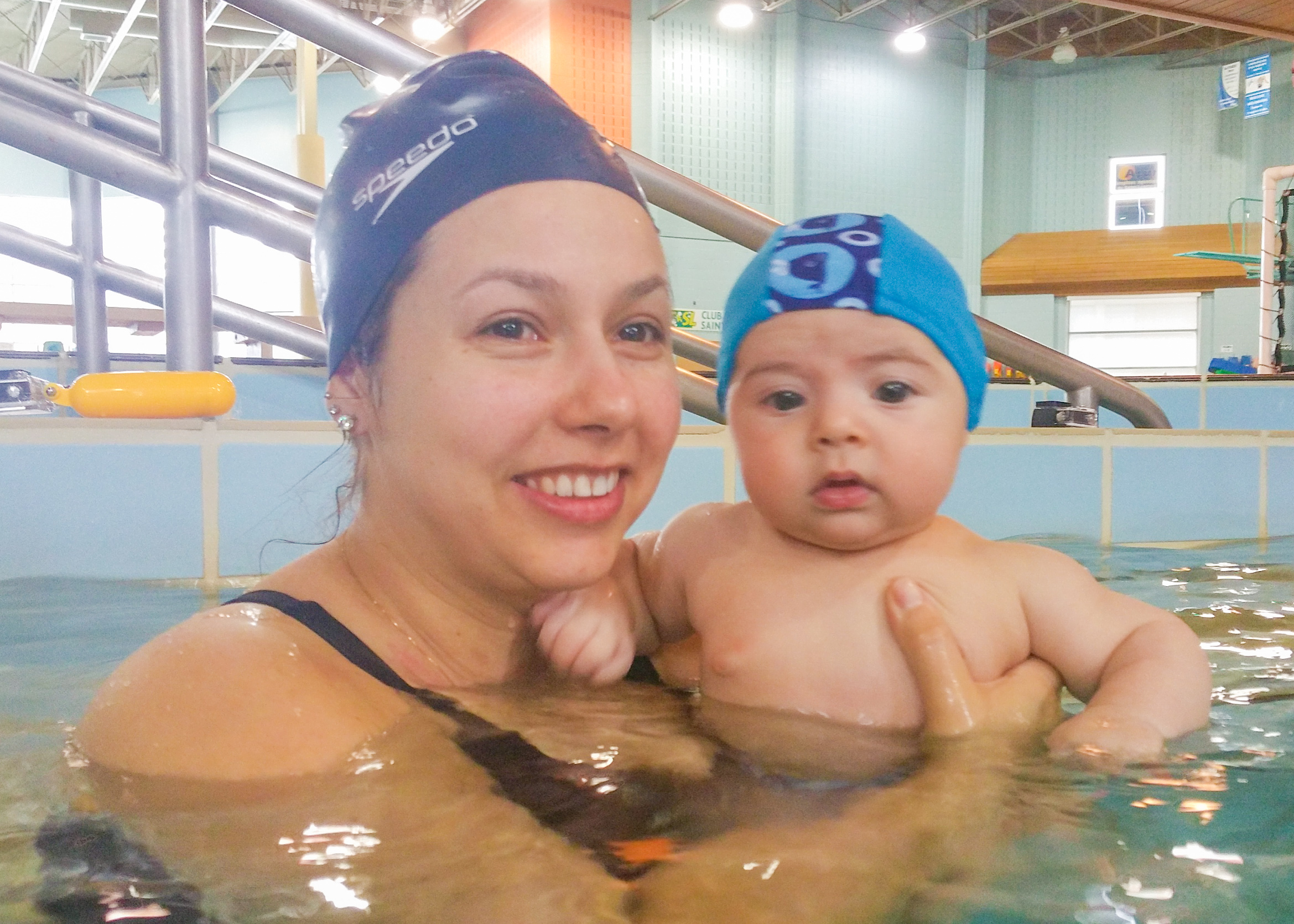 À 3 mois à la piscine
