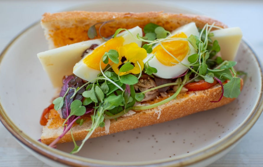 tuna conserva sandwich