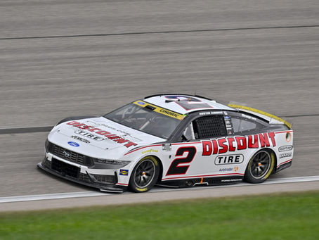 Kyle Larson leads the NASCAR Cup Series field during the 2026 Hollywood Casino 400 at Kansas Speedway.