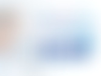 안경 쓴 여자 과학자