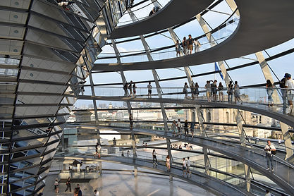 Inside dome of the Reichstags building ceparedonda.jpg