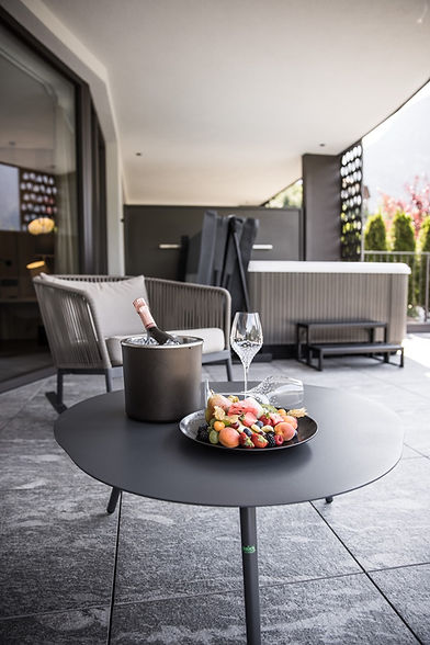 Jacuzzi-Spa_Lodge-Plus-M_Hotel-Bad-Fallenbach--4- Large.jpeg