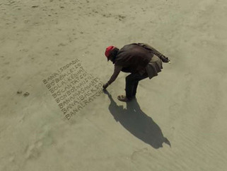 El misterioso mensaje escrito en la arena que se ve en Google Street View