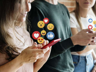 WhatsApp: el verdadero significado del emoji con los brazos para arriba