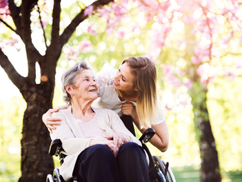 La amistad intergeneracional: clave para la felicidad y el enriquecimiento mutuo