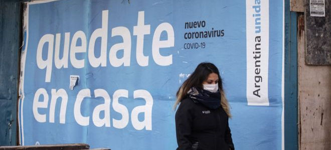 Un año de coronavirus en la Argentina: de minimizar la pandemia a los 52.000 muertos
