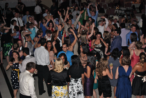 3 Industry Secrets To Having A Packed Dance Floor At Your Wedding
