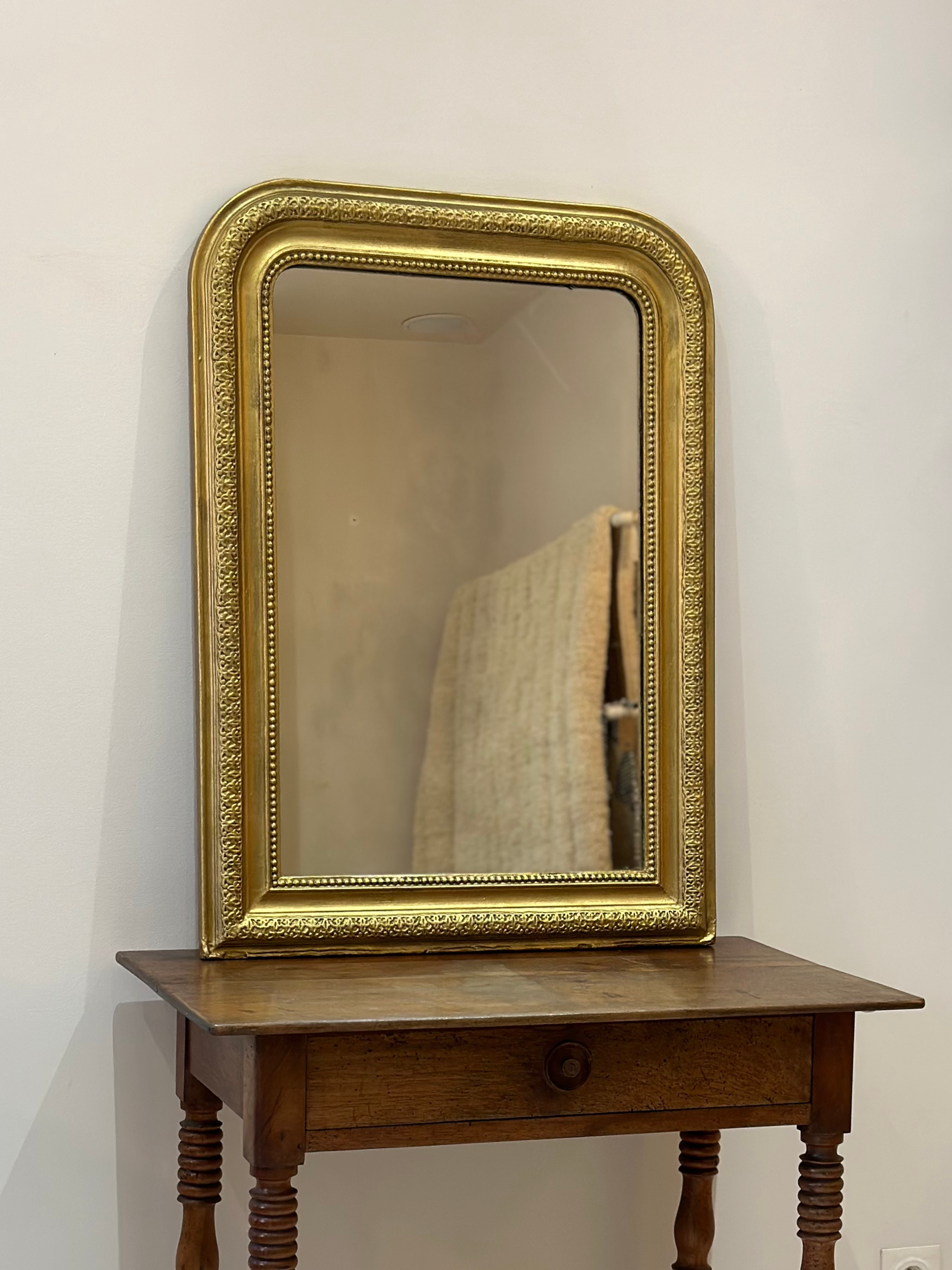 MIROIR ANCIEN LOUIS PHILIPPE DORÉ - 89 x 64 cm