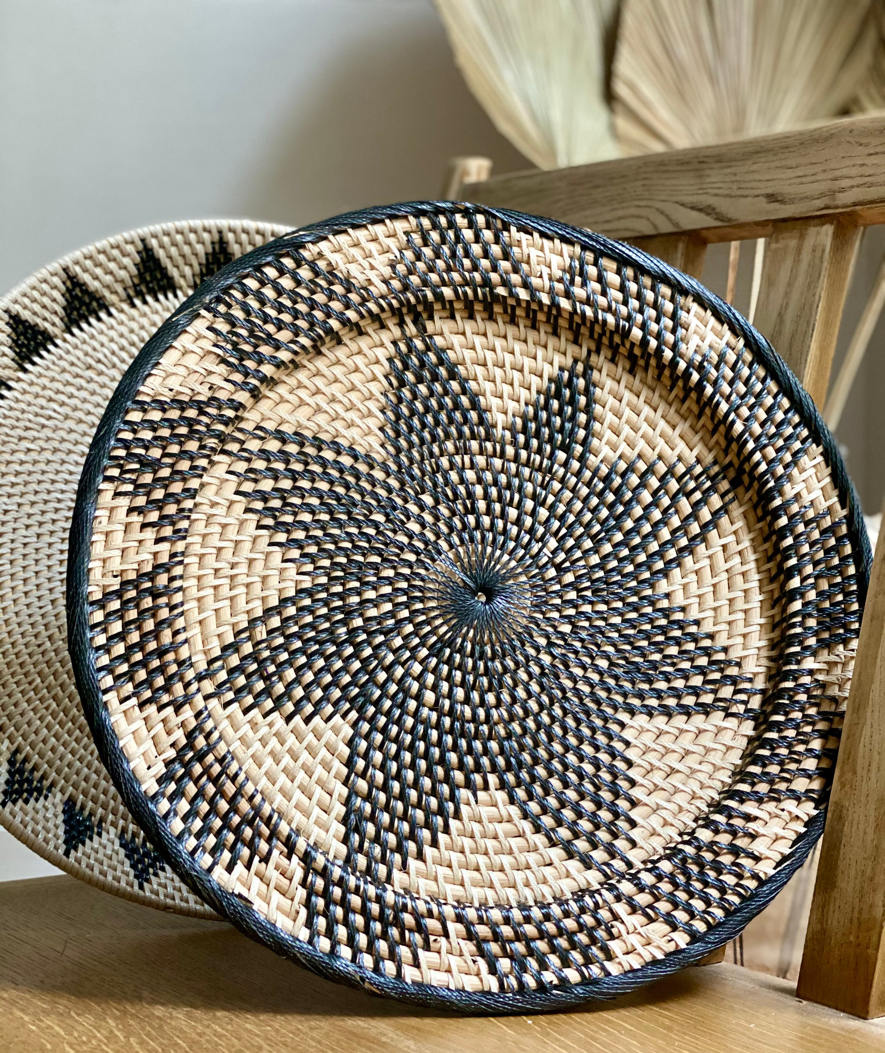 PLATEAU ROND ETNIQUE ROTIN