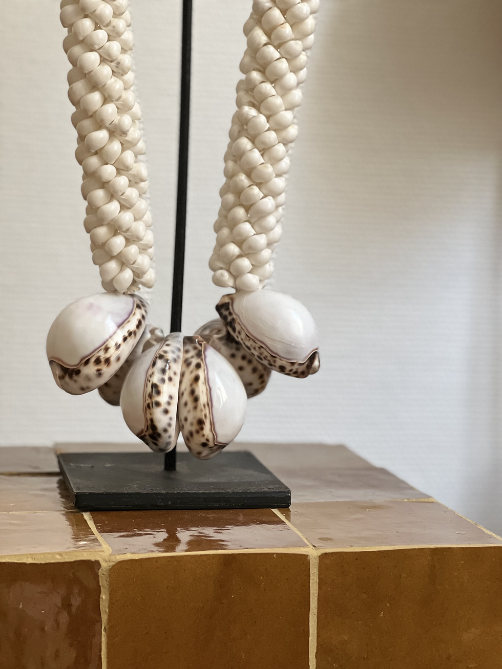 Miniature : COLLIER BALINAIS - COQUILLAGES TIGRES BLANCS