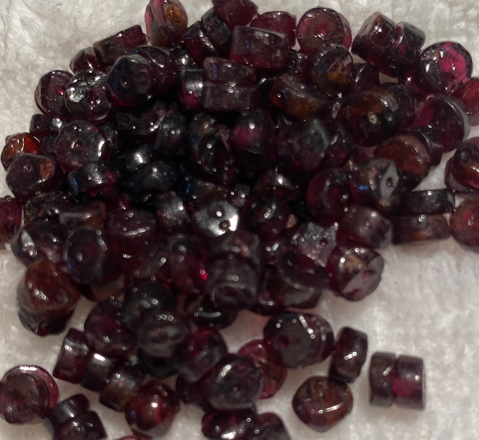 Garnet Heishi 4x1-4mm