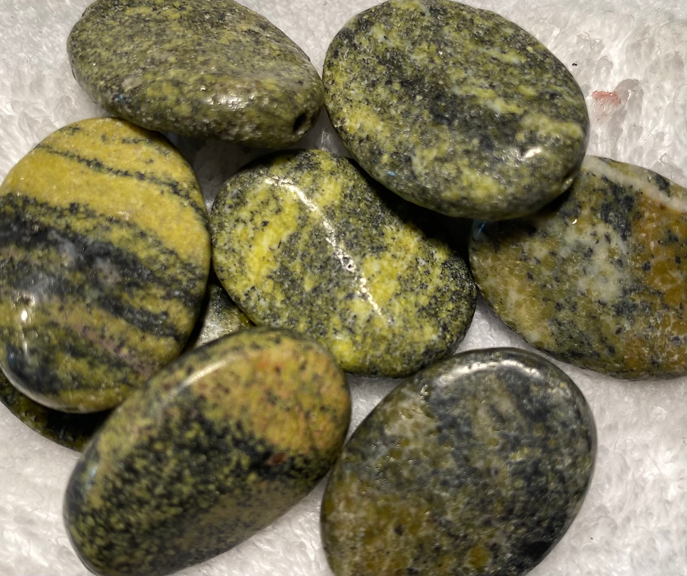 Magnetite flat ovals with twist 30x20mm