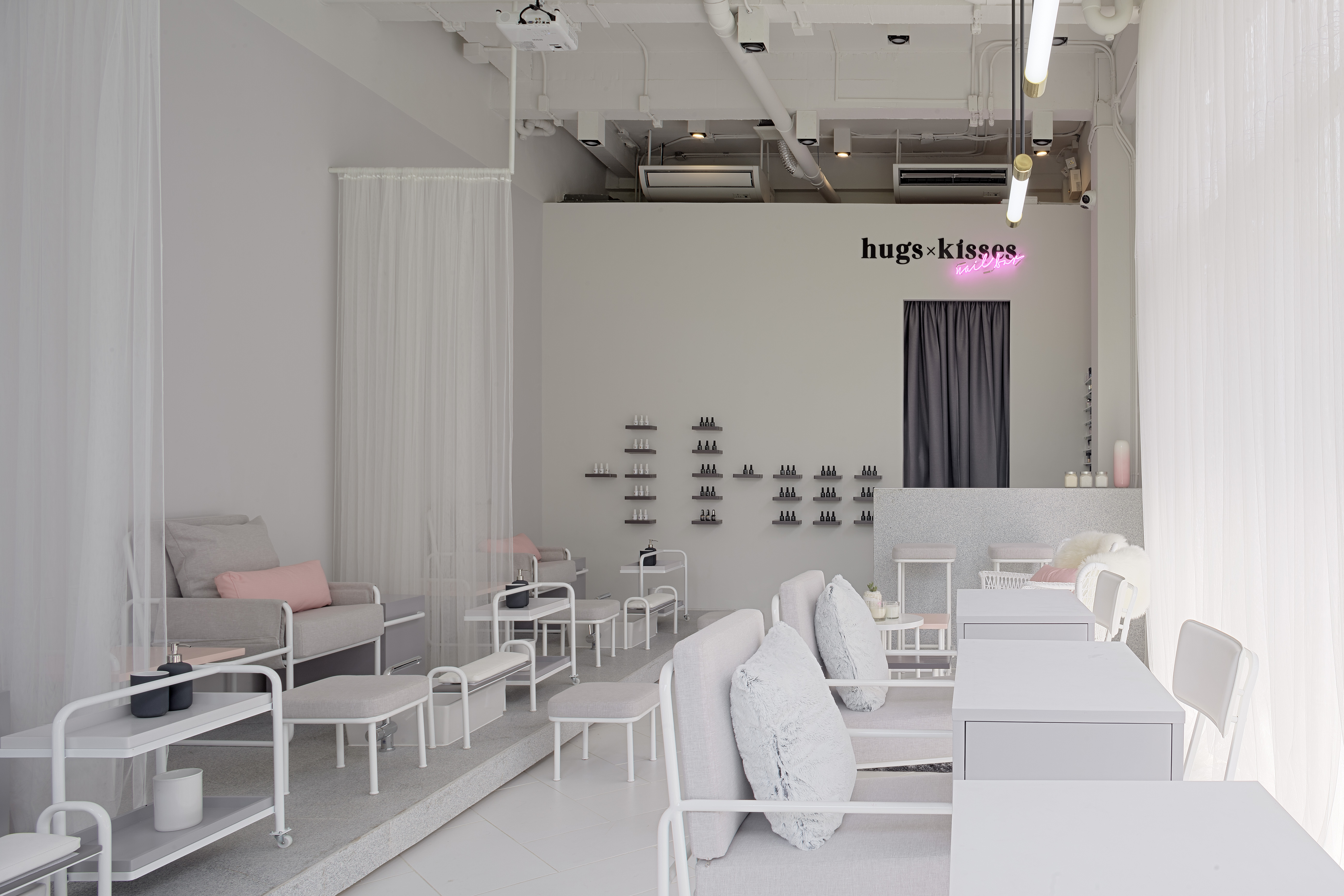 Hugs x Kisses Nail Bar