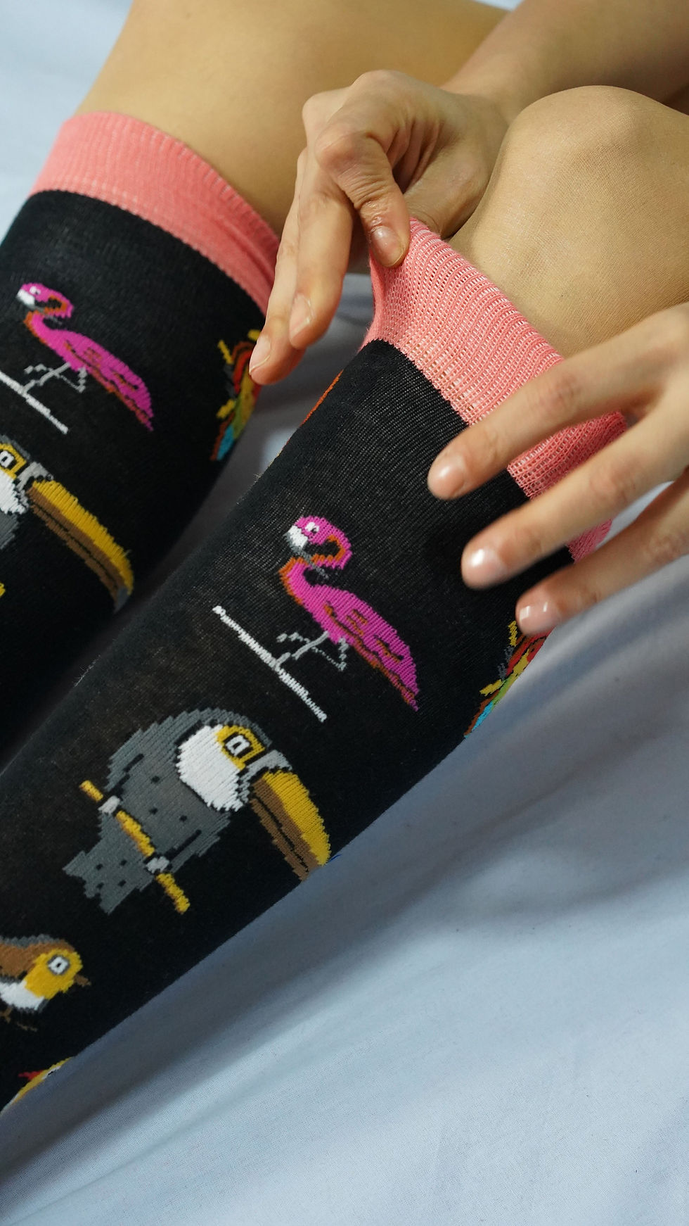 Thumbnail: Women's Wild Birds Knee High Socks