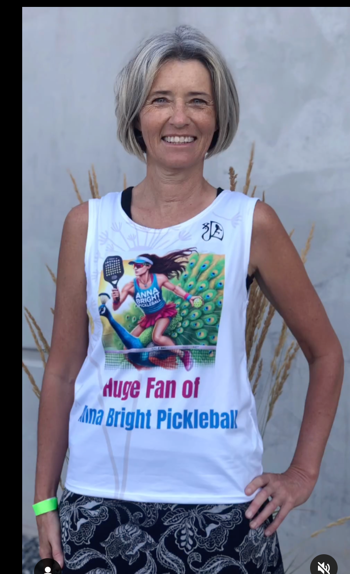 Thumbnail: Anna Bright fan from Canada wearing the Anna Bright fan loose tank top