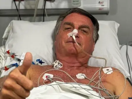 Bolsonaro posta foto em hospital de Natal e afirma: “Não há necessidade de cirurgia”