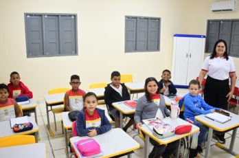 Mais de 5 mil alunos de Assú vão receber kits de material escolar