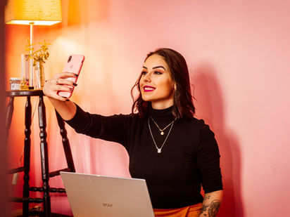 How Not to Get Swindled on Tinder (and Other Dating Apps)