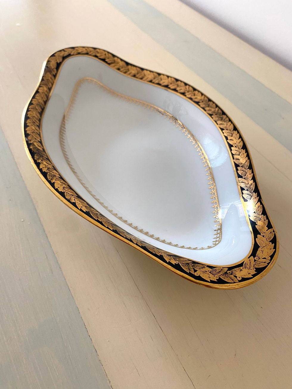 Thumbnail: Limoges 'Arstyle' oval dish with black and gold leaf