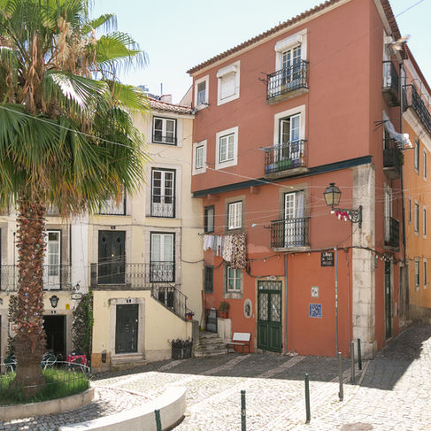 Rua alfama lisboa com home staging em Alfama