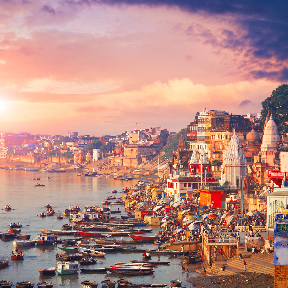 Varanasi: la città santa dell'India, un'esperienza spirituale unica tra Gange e templi antichi.