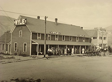 Wylie Hotel Gardiner, Wylie Way Hotel, Moore's Store