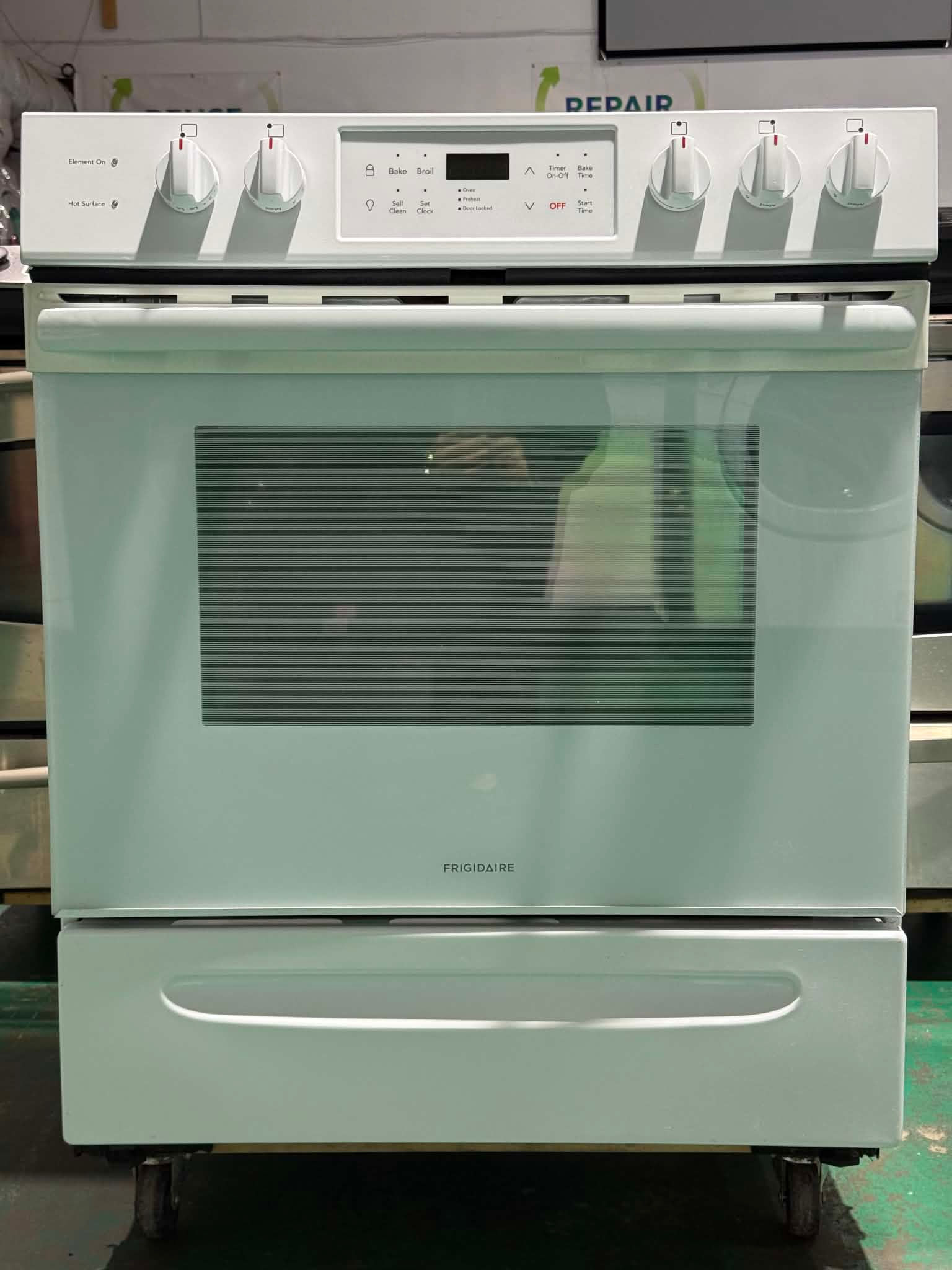 Frigidaire Slide-In Glass Top Stove CFEH3054UWC (S4384)