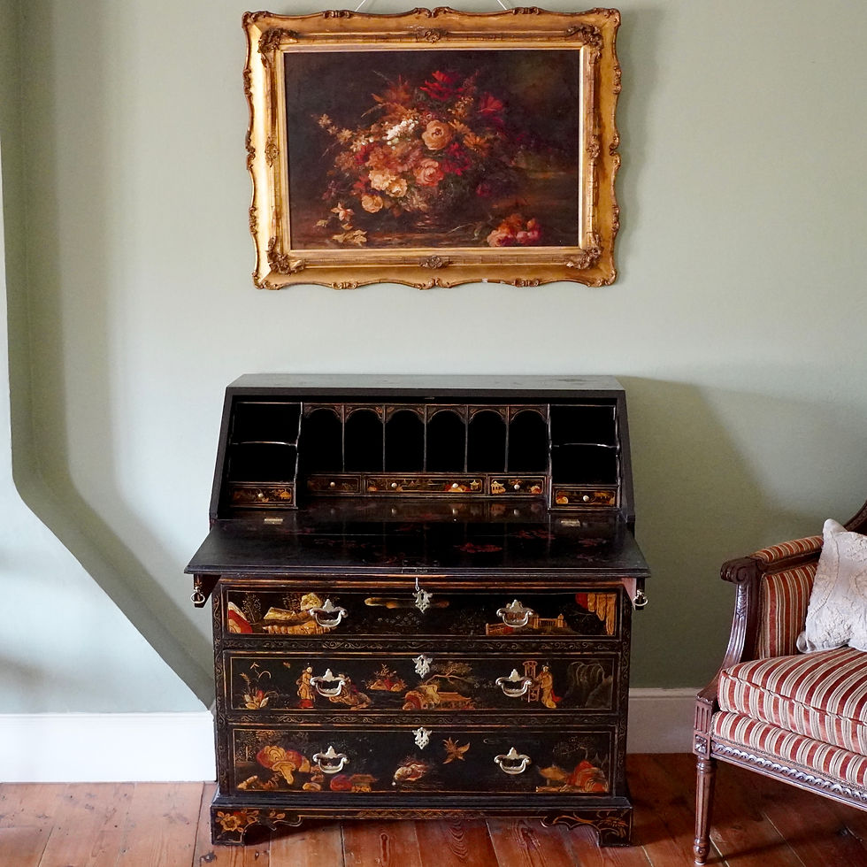 Georgian-style Chinoiserie Japanned bureau