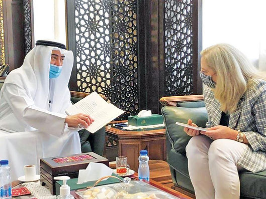 كامل العبدالجليل والسفيرة الأميركية ناقشا التعاون في الفنون وحقوق المؤلف