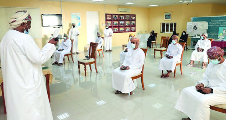 ندوة حول “كتاب الضاد” بكلية السلطان قابوس لتعليم اللغة العربية للناطقين بغيرها