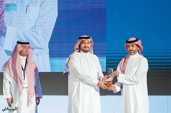نائب وزير الثقافة السعودي يُكرّم الفائزين بجائزة «الرياض للكتاب»