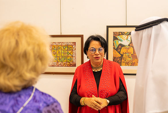 التشكيلية  الكويتية البقصمي تبحر برواد معرضها (رحلة في فن الحفر) بـ245 لوحة نتاج مسيرتها الممتدة لخمسة عقود