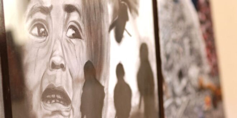 بلدية غزة تفتح معرض ” تراب وحجارة ” للفن التشكيلي