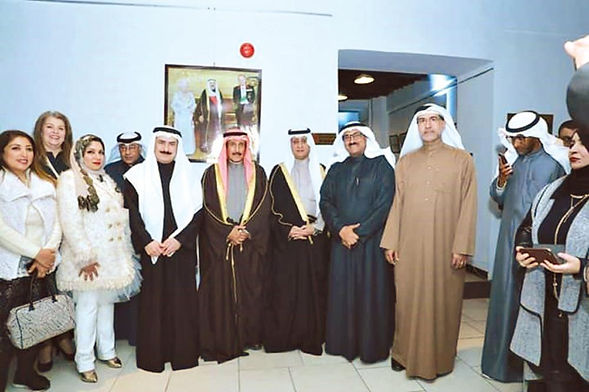 كامل العبدالجليل افتتح معرضاً لأعمال تراثية لفنانين ومؤرخين كويتيين في بيت ديكسون