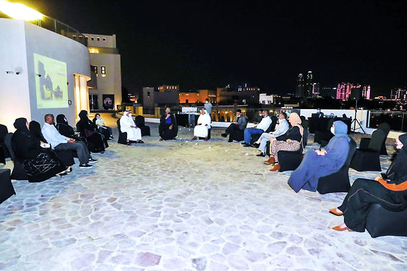 كُتّاب يناقشون علاقة الإعلام بالرواية