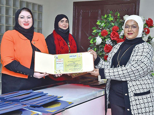 فريق «لآلئ كويتية» يكافح العنف ضد المرأة تشكيلياً