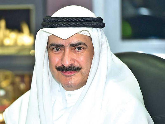 كامل العبدالجليل يُكرِّم تشكيليين كويتيين وعرباً