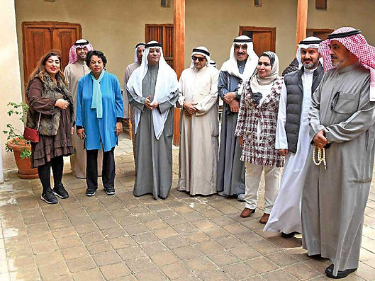 «أنغام لونية» يركز على التراث الكويتي بأعمال تشكيلية