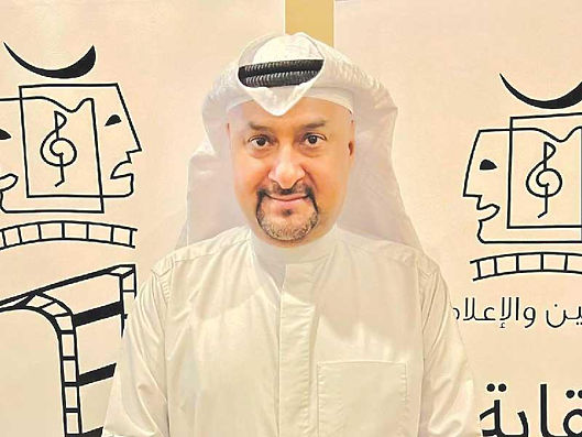 نبيل الفيلكاوي يحاضر عن كيفية ابتكار فكرة عمل فني