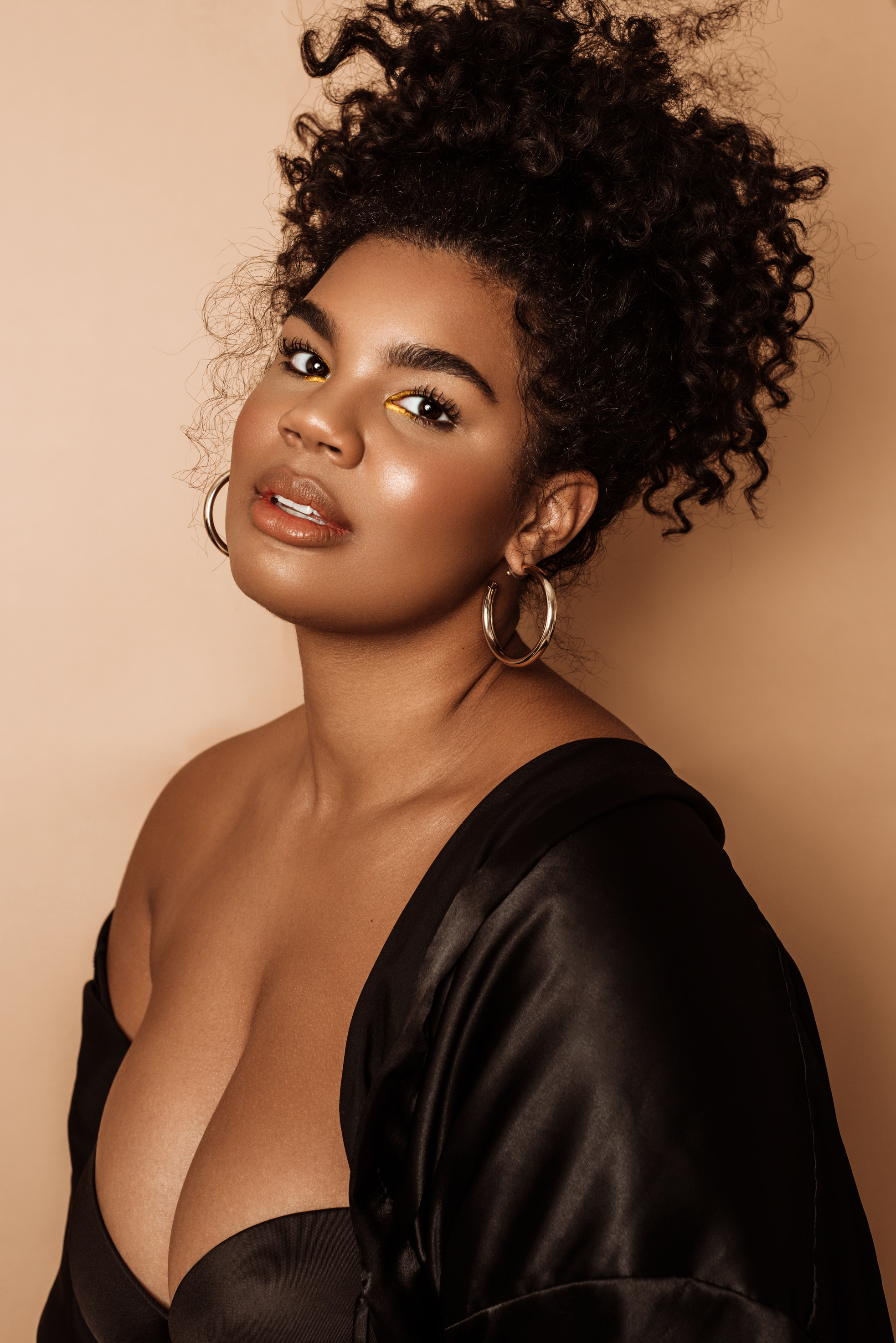 Elizabeth Taylor Makes Up Her Eyes Youtube