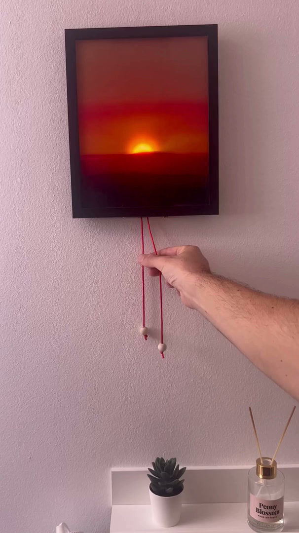 Solstice Frame: İnteraktif Duvar Dekoru