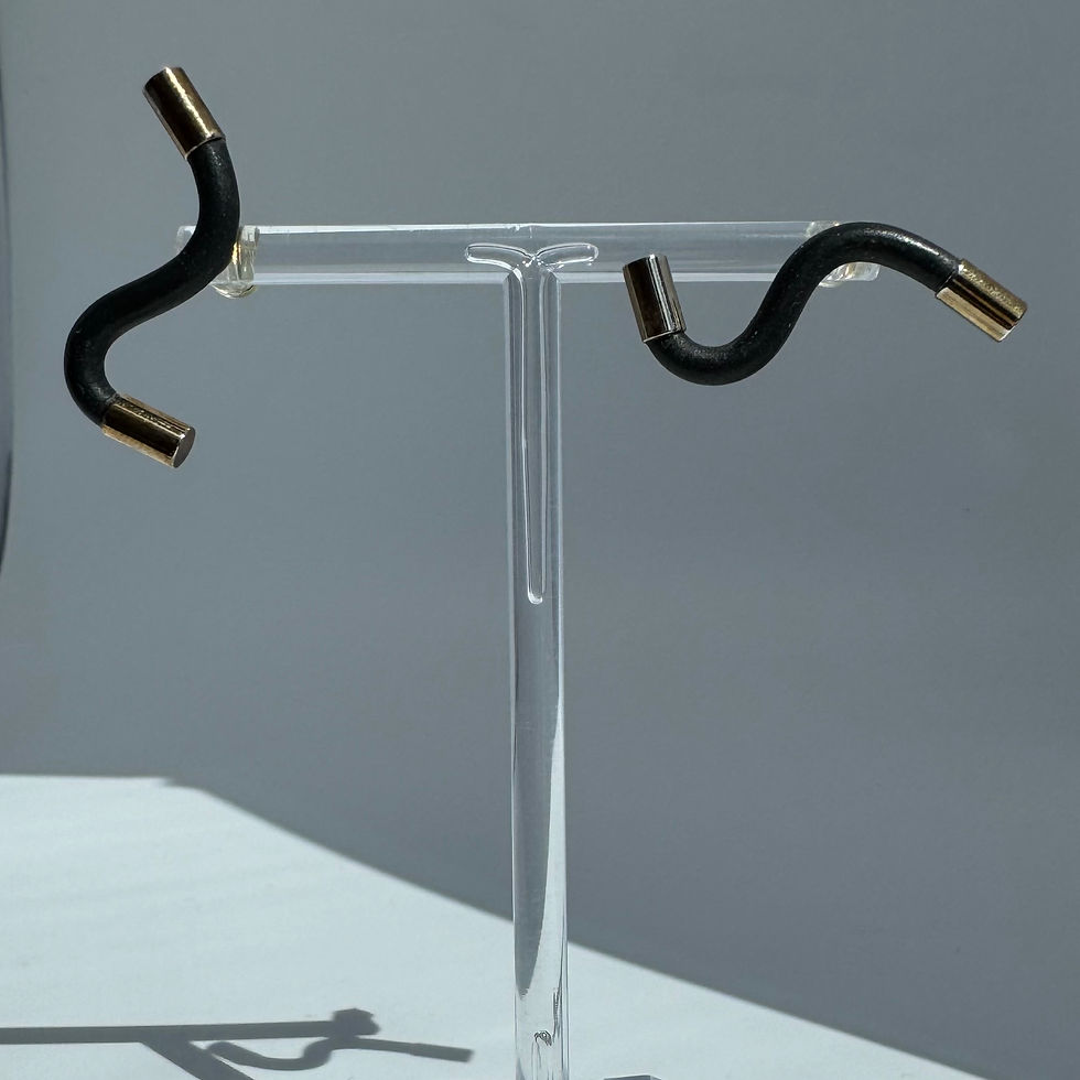 Spaghettini S Earrings Bijoux Vii Olympia Collection Black on the earring stand