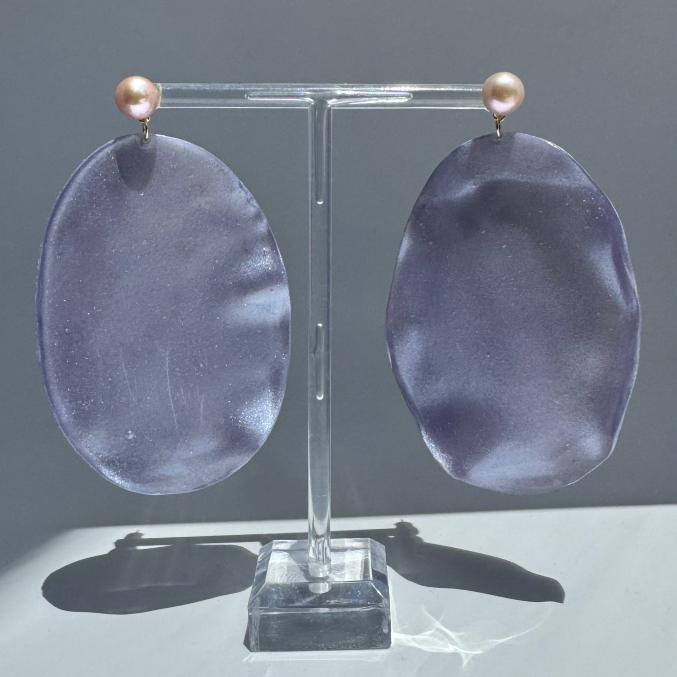 Pearl Oval XL Jeans Bijoux Vii Earrings front view on the earrings stand