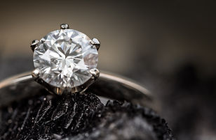 Erinnerungsdiamant als Symbol der Liebe – gefertigt aus Asche