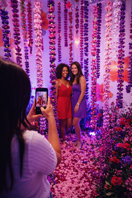 EXPERIENTIAL FLORAL PHOTO OP