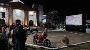 DOS COLORES, UN AMOR - La magia del cine en un pueblo.