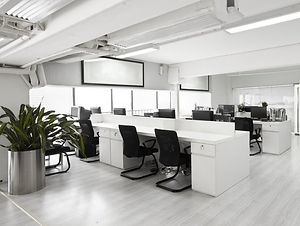 hot-desking-in-a-modern-office_1280px_75